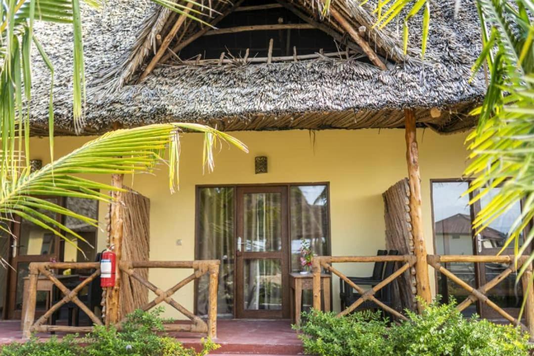 Amber Lodge Pongwe Ngoại thất bức ảnh